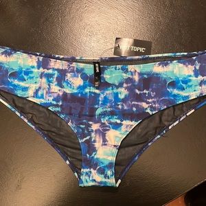Hot Topic tie dye skull print bikini bottom 2XL